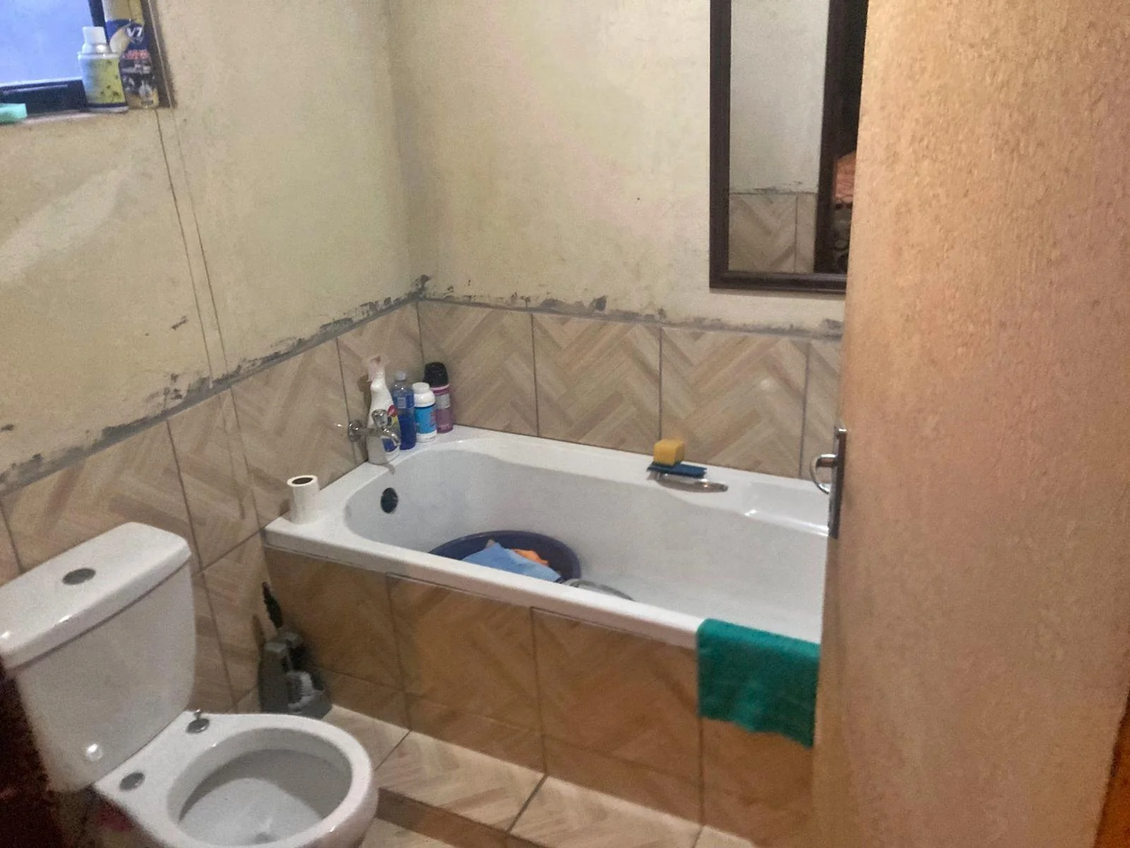 Charming 2-Bedroom Home with En-Suite, Covered Parking and Secure Yard