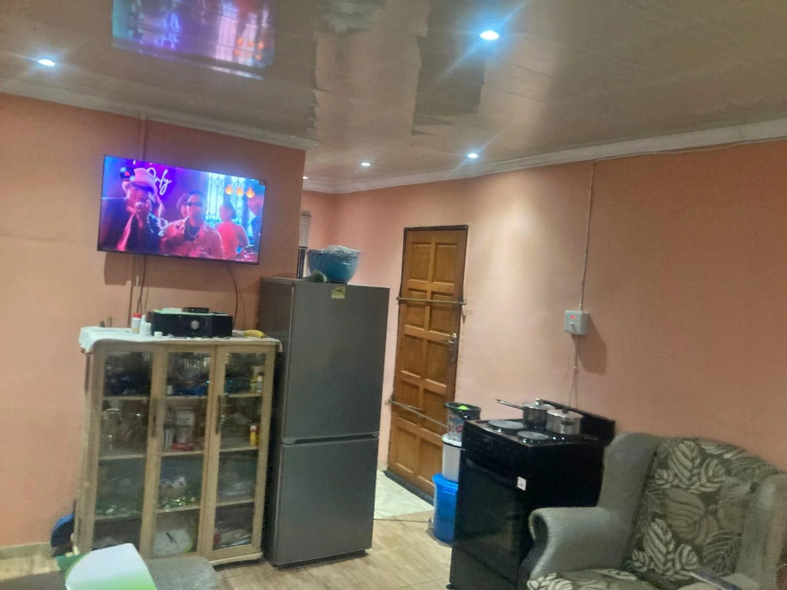 Charming 2-Bedroom Home with En-Suite, Covered Parking and Secure Yard