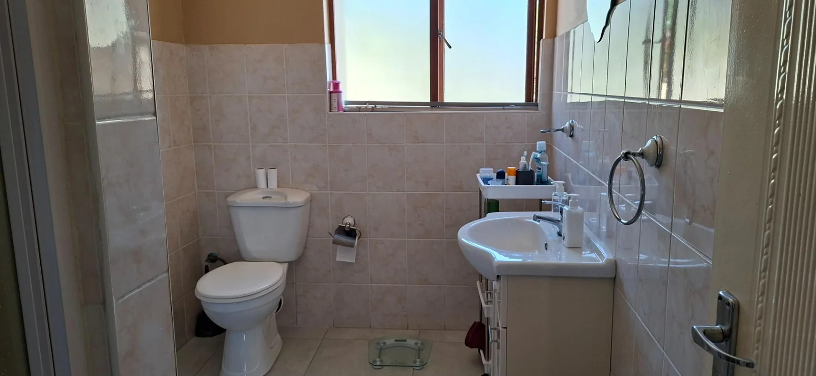 Modern Spacious Two beds Two baths, Built in braai Apartment for sale