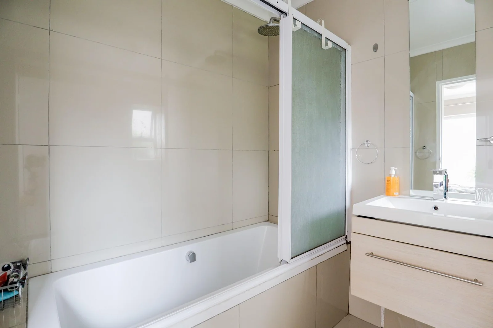 DREAM HOME ALERT! STUNNING 3-BED + CHIC COTTAGE + SUN-DRENCHED GARDENS