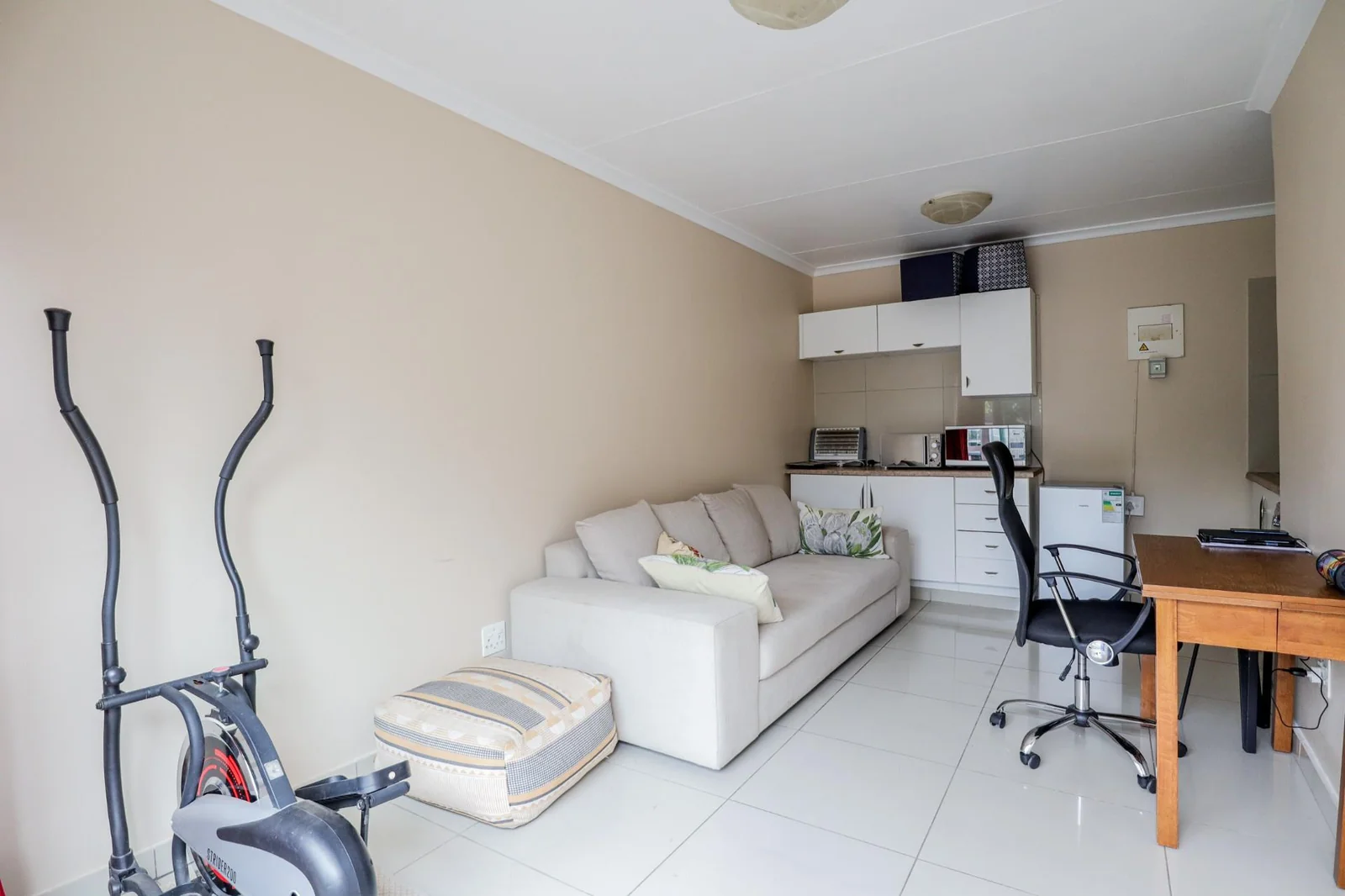 DREAM HOME ALERT! STUNNING 3-BED + CHIC COTTAGE + SUN-DRENCHED GARDENS