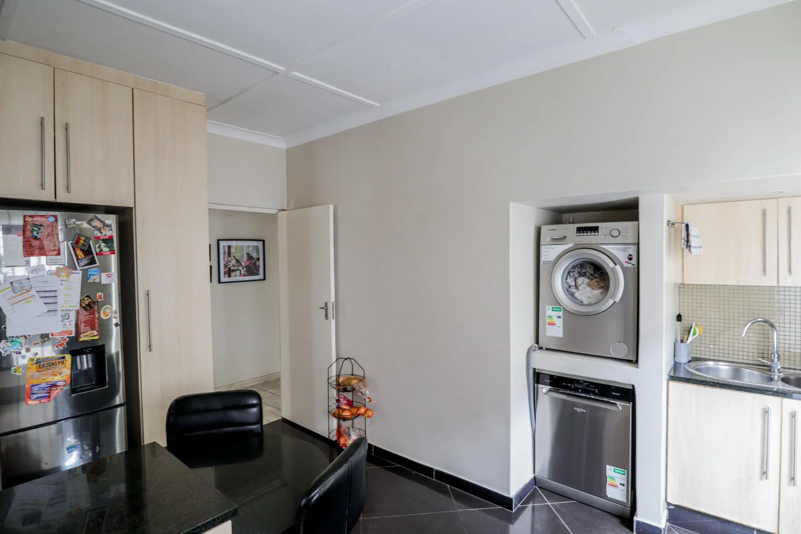 DREAM HOME ALERT! STUNNING 3-BED + CHIC COTTAGE + SUN-DRENCHED GARDENS