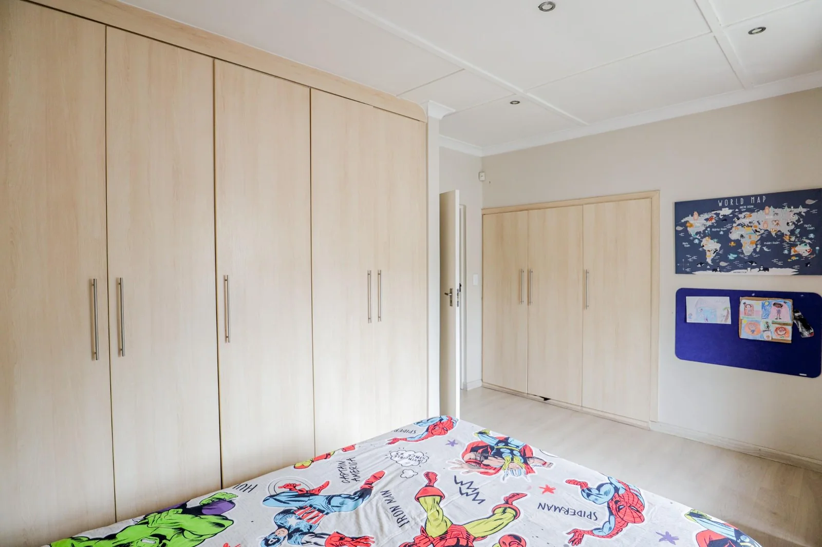 DREAM HOME ALERT! STUNNING 3-BED + CHIC COTTAGE + SUN-DRENCHED GARDENS