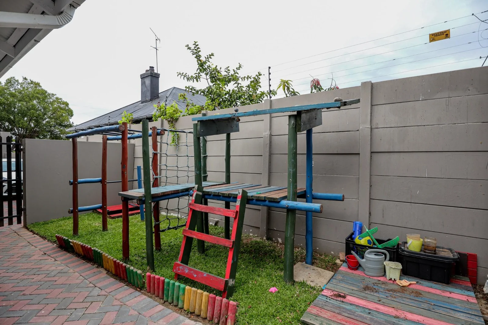 DREAM HOME ALERT! STUNNING 3-BED + CHIC COTTAGE + SUN-DRENCHED GARDENS