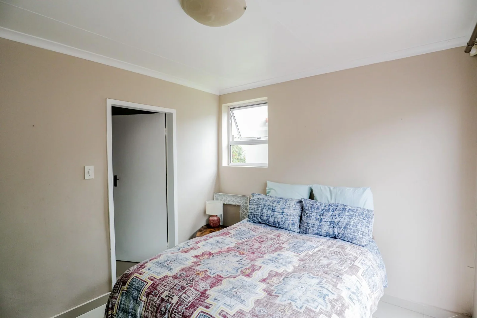 DREAM HOME ALERT! STUNNING 3-BED + CHIC COTTAGE + SUN-DRENCHED GARDENS