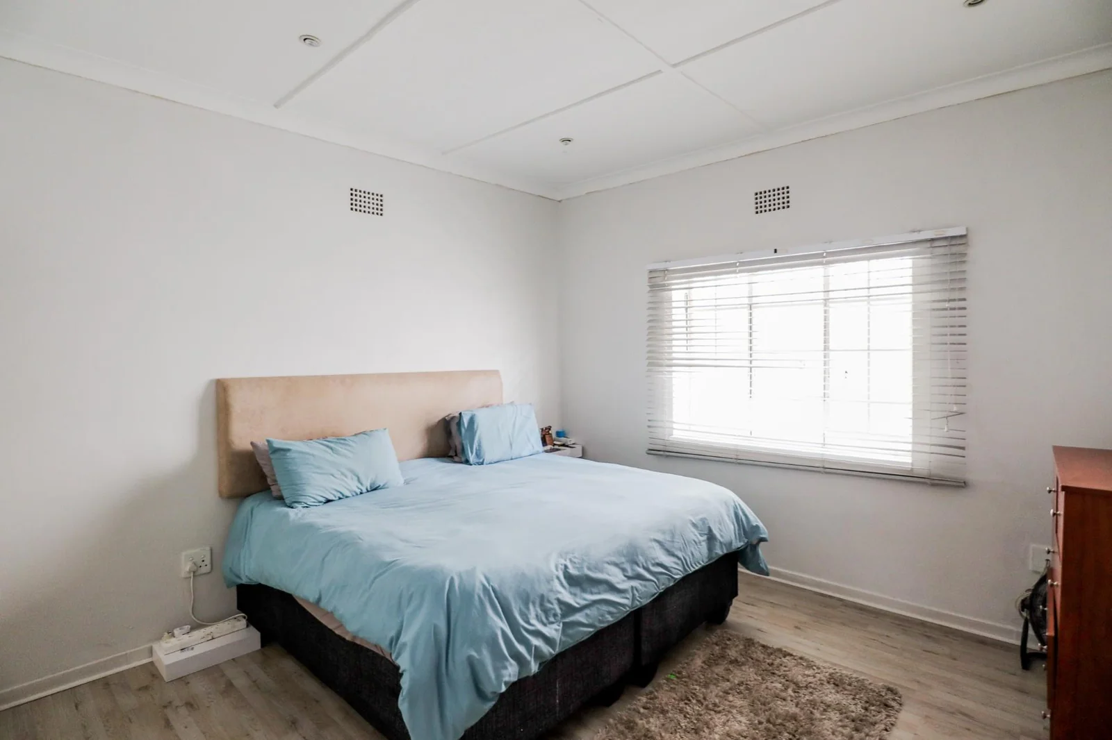 DREAM HOME ALERT! STUNNING 3-BED + CHIC COTTAGE + SUN-DRENCHED GARDENS