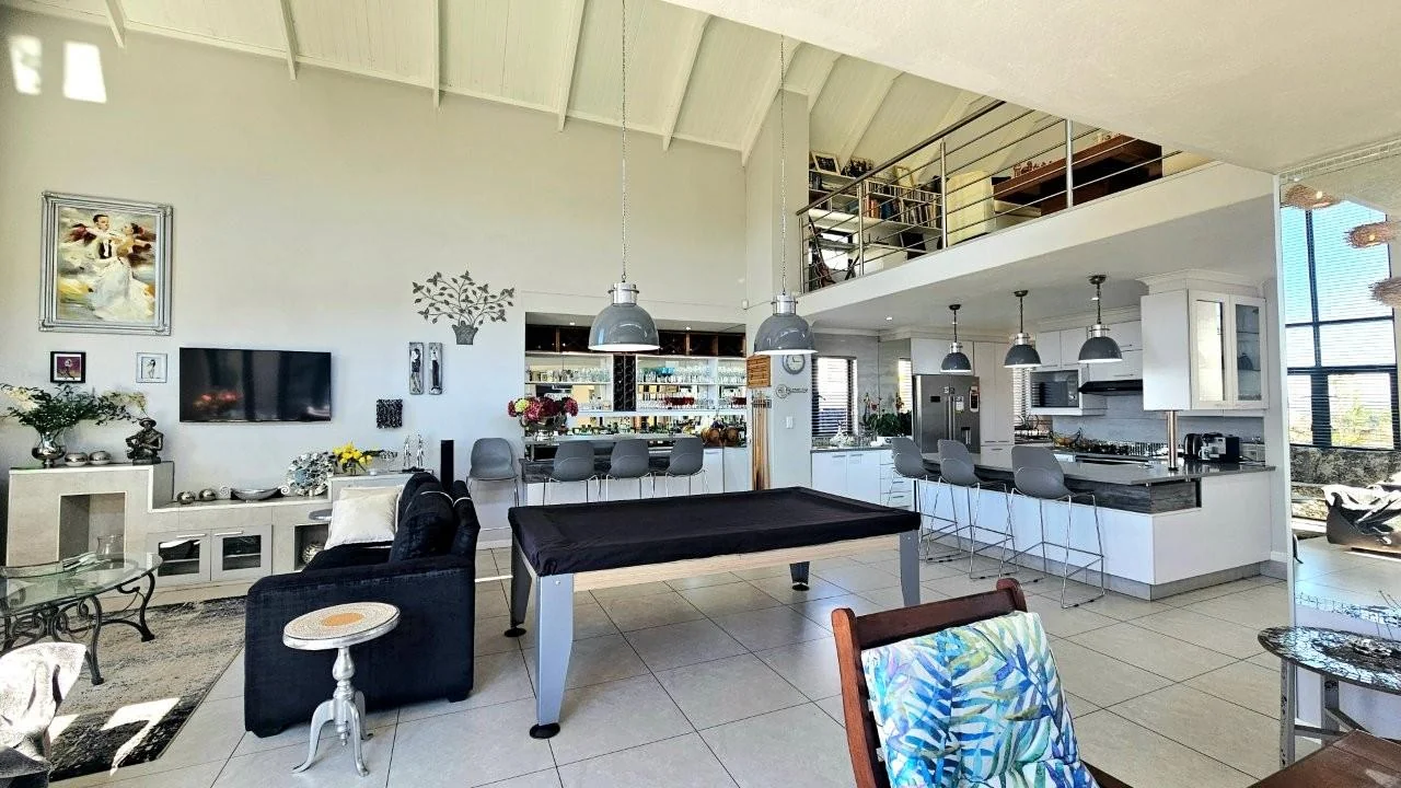 IT’S A FRENCH FLAIR RETIRE HOME : FLEXIBILE LIVING SPACES : DOUBLE GLAZED WINDOWS !!