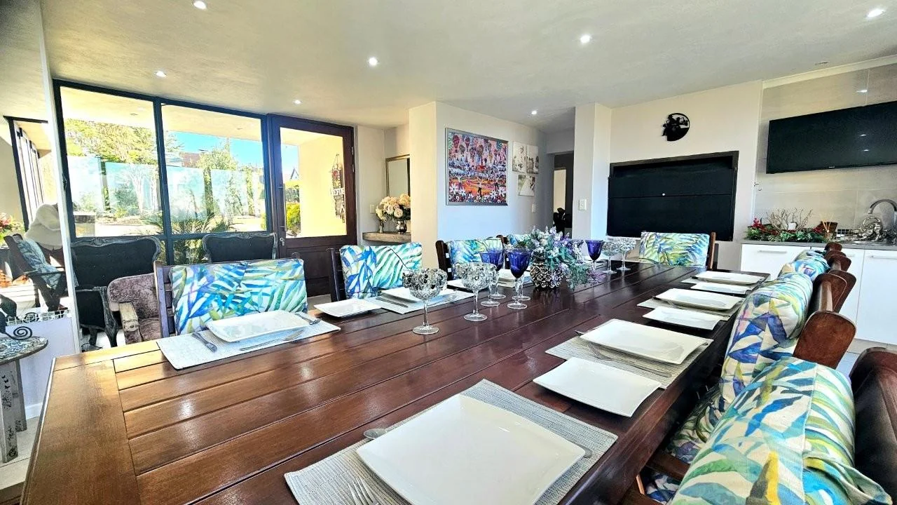 IT’S A FRENCH FLAIR RETIRE HOME : FLEXIBILE LIVING SPACES : DOUBLE GLAZED WINDOWS !!