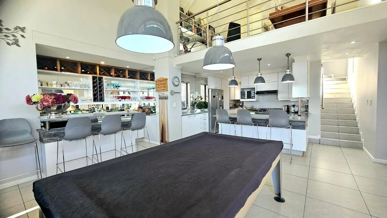 IT’S A FRENCH FLAIR RETIRE HOME : FLEXIBILE LIVING SPACES : DOUBLE GLAZED WINDOWS !!