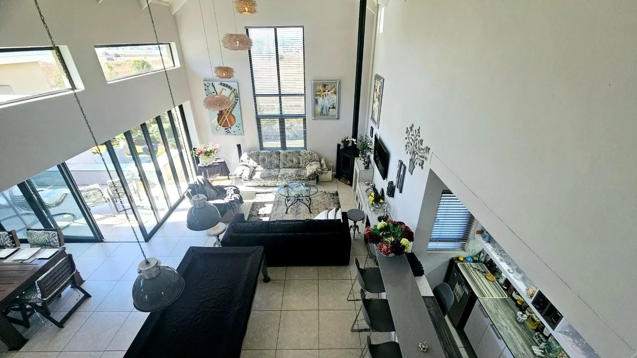 IT’S A FRENCH FLAIR RETIRE HOME : FLEXIBILE LIVING SPACES : DOUBLE GLAZED WINDOWS !!