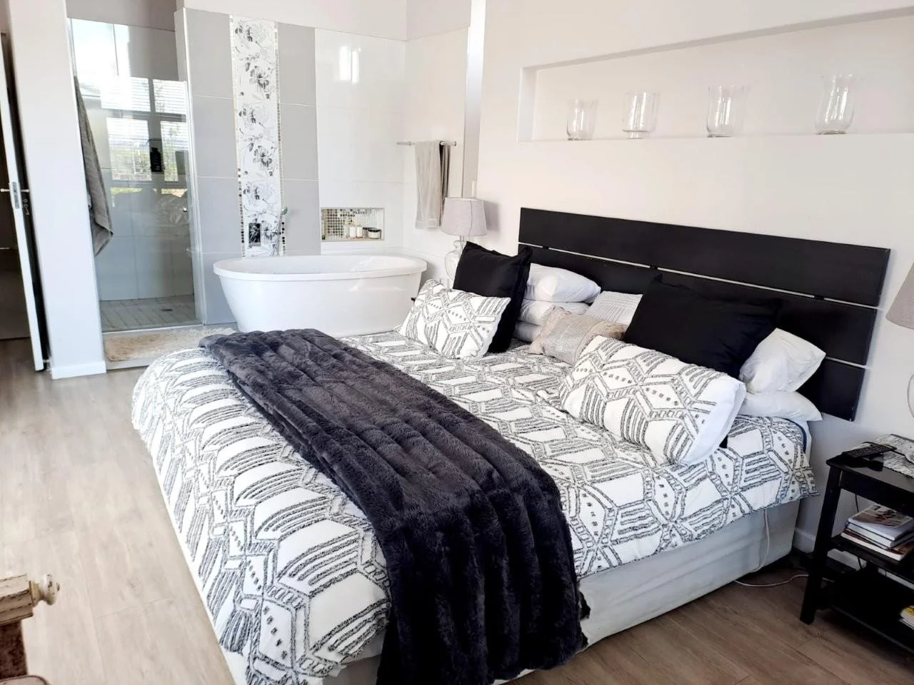 IT’S A FRENCH FLAIR RETIRE HOME : FLEXIBILE LIVING SPACES : DOUBLE GLAZED WINDOWS !!