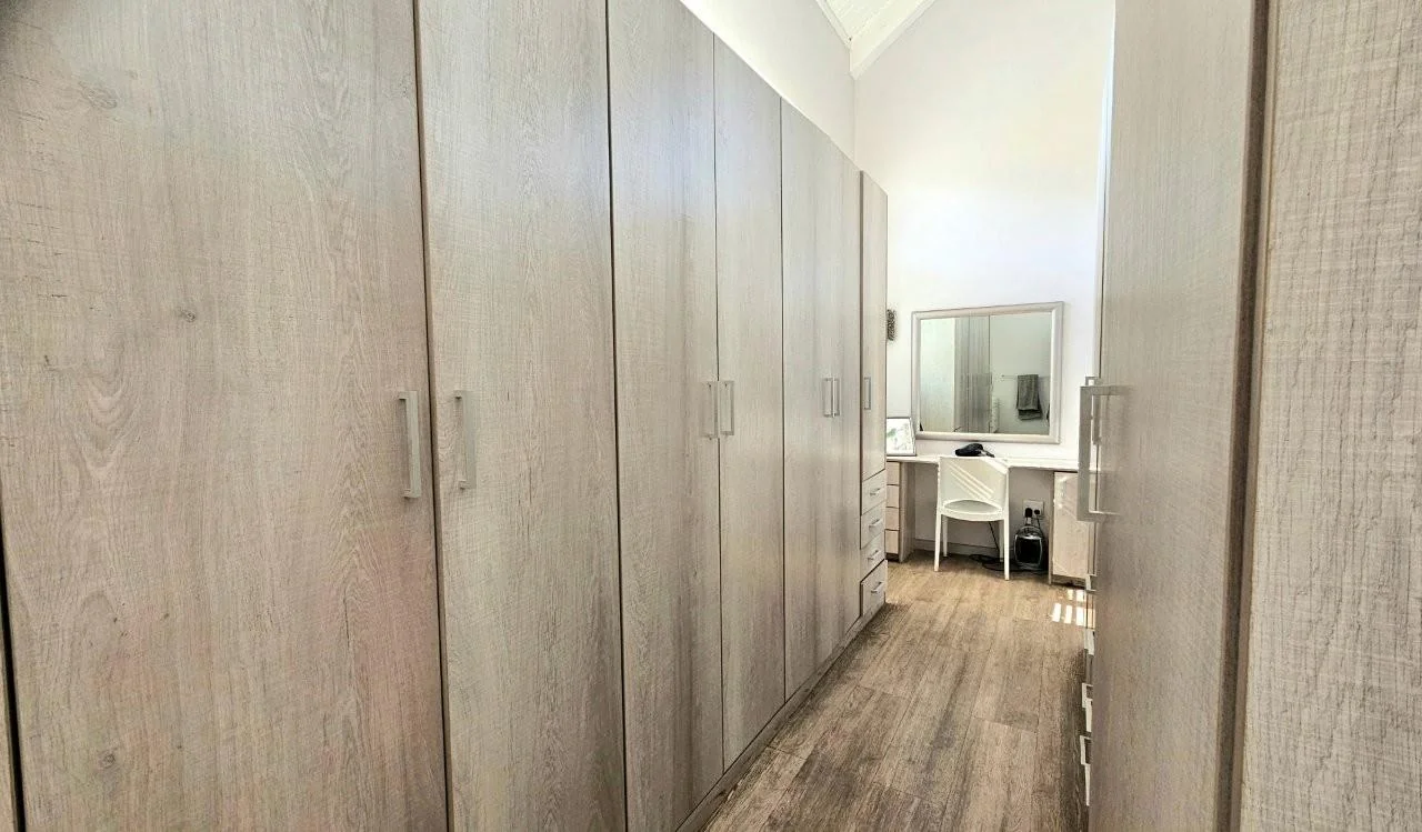 IT’S A FRENCH FLAIR RETIRE HOME : FLEXIBILE LIVING SPACES : DOUBLE GLAZED WINDOWS !!