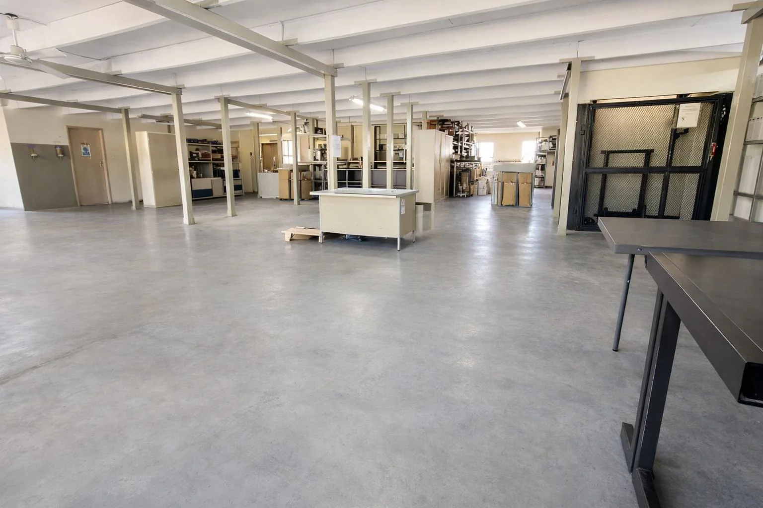 Prime 3-Level  Multifaceted Light Industrial & Commercial Building, well located in Florida ext 11