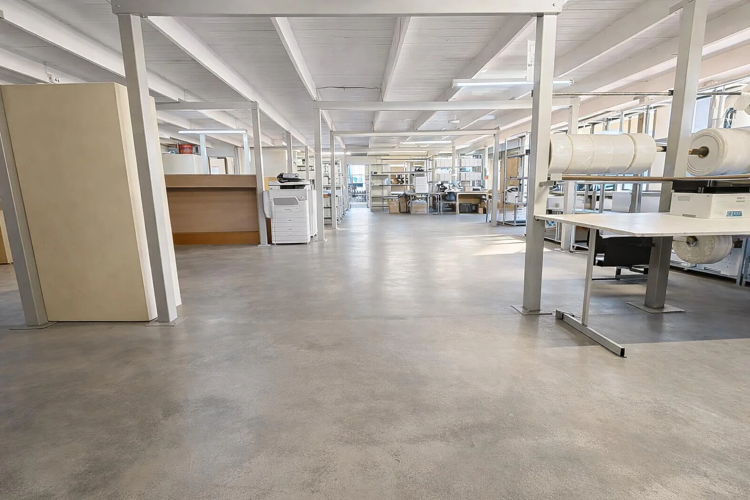 Prime 3-Level  Multifaceted Light Industrial & Commercial Building, well located in Florida ext 11