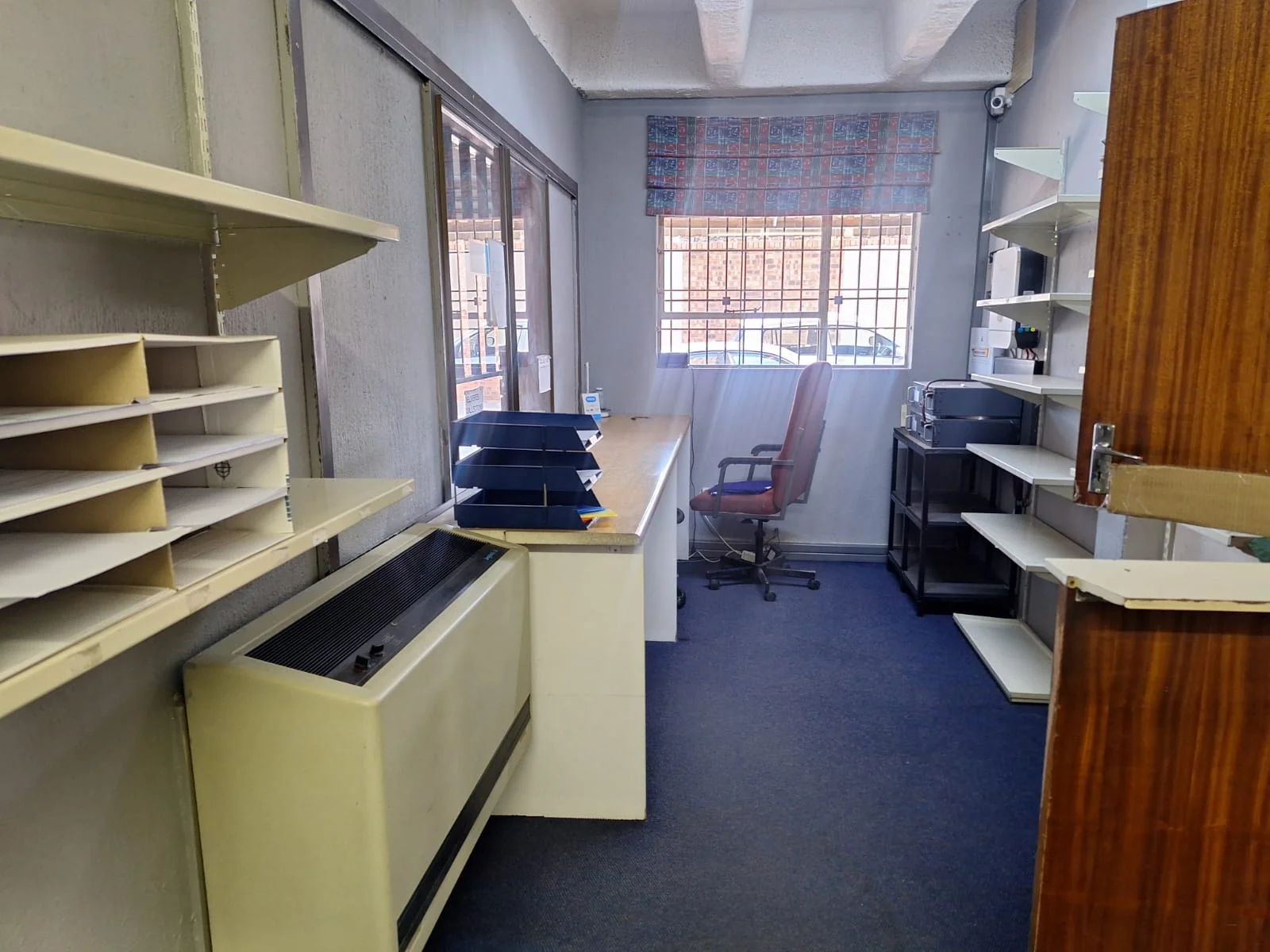 Prime 3-Level  Multifaceted Light Industrial & Commercial Building, well located in Florida ext 11