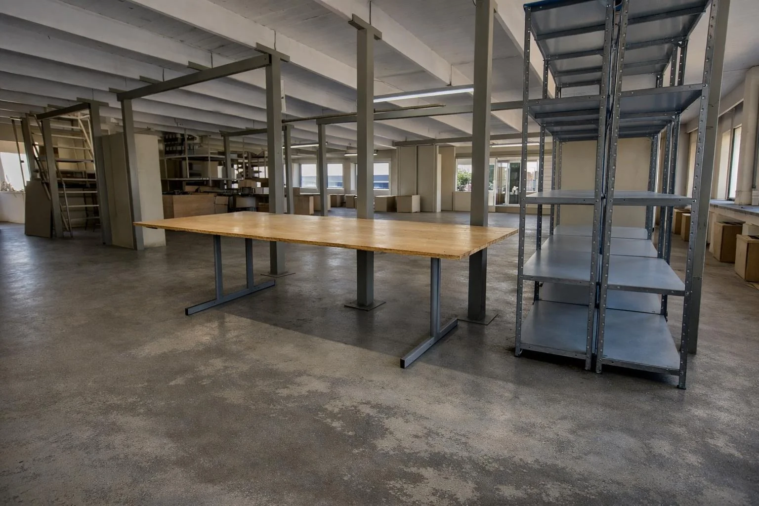 Prime 3-Level  Multifaceted Light Industrial & Commercial Building, well located in Florida ext 11