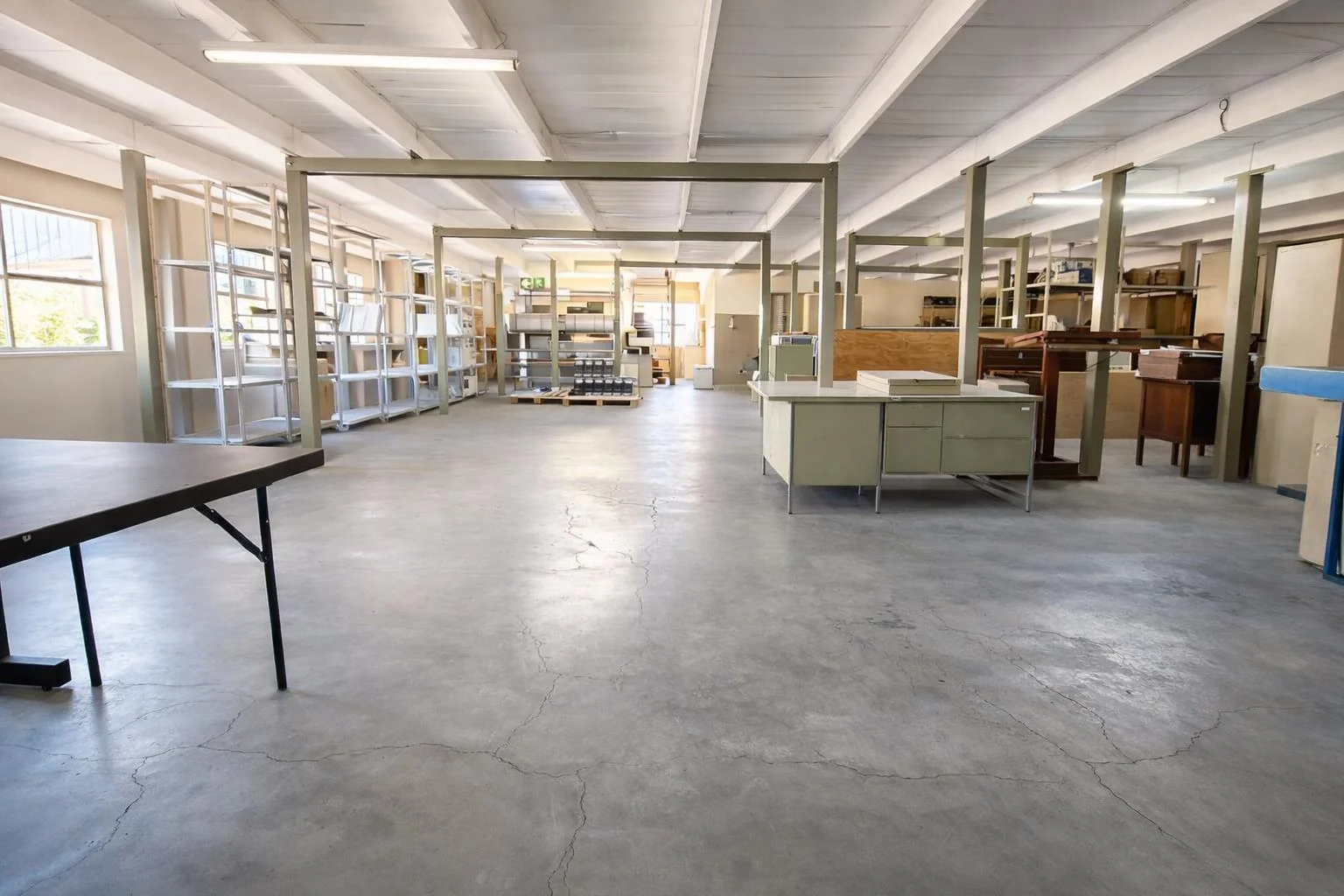 Prime 3-Level  Multifaceted Light Industrial & Commercial Building, well located in Florida ext 11