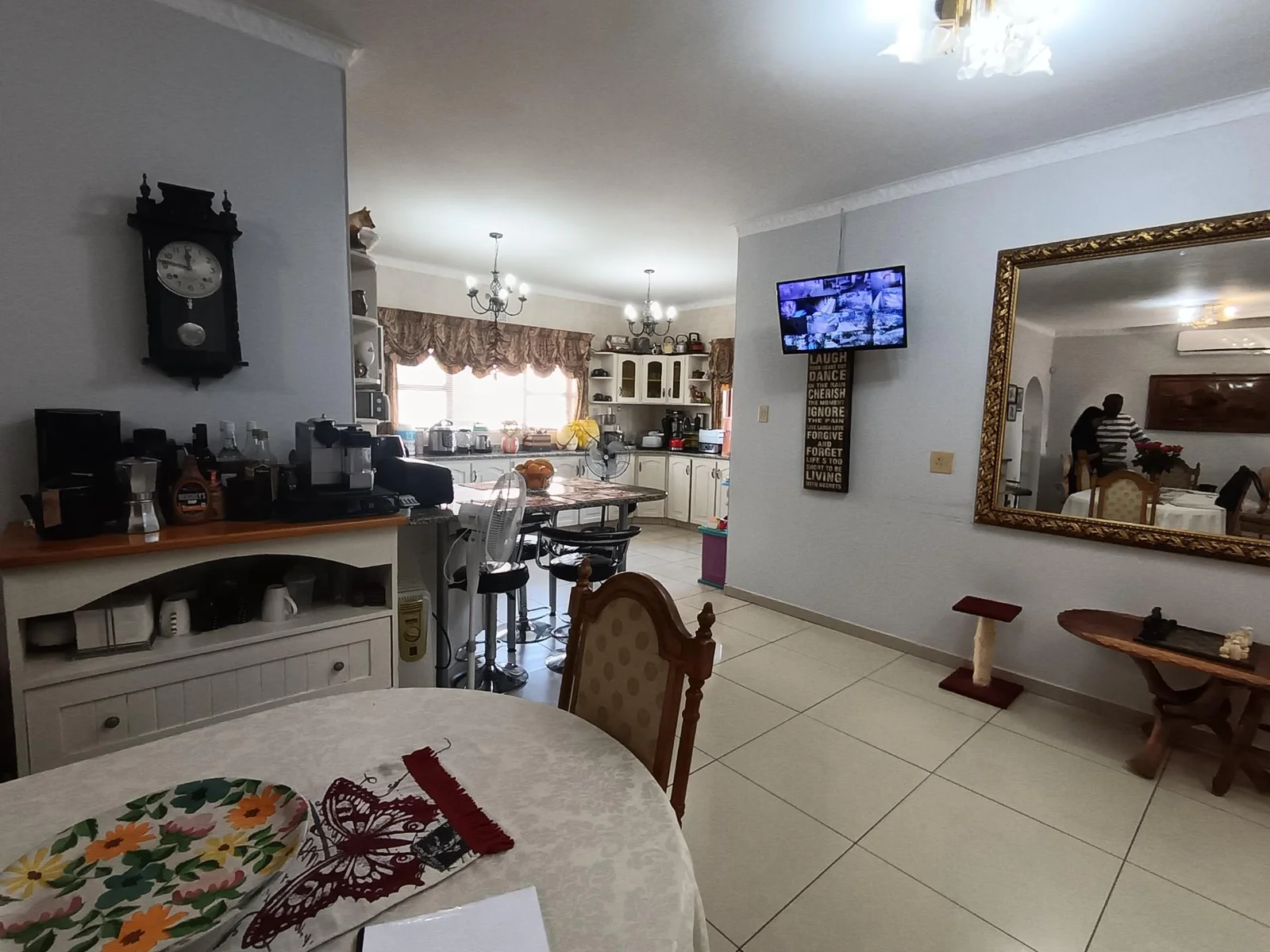 <br/>REDUCED - This spacious and airy home is perfect for larger families.