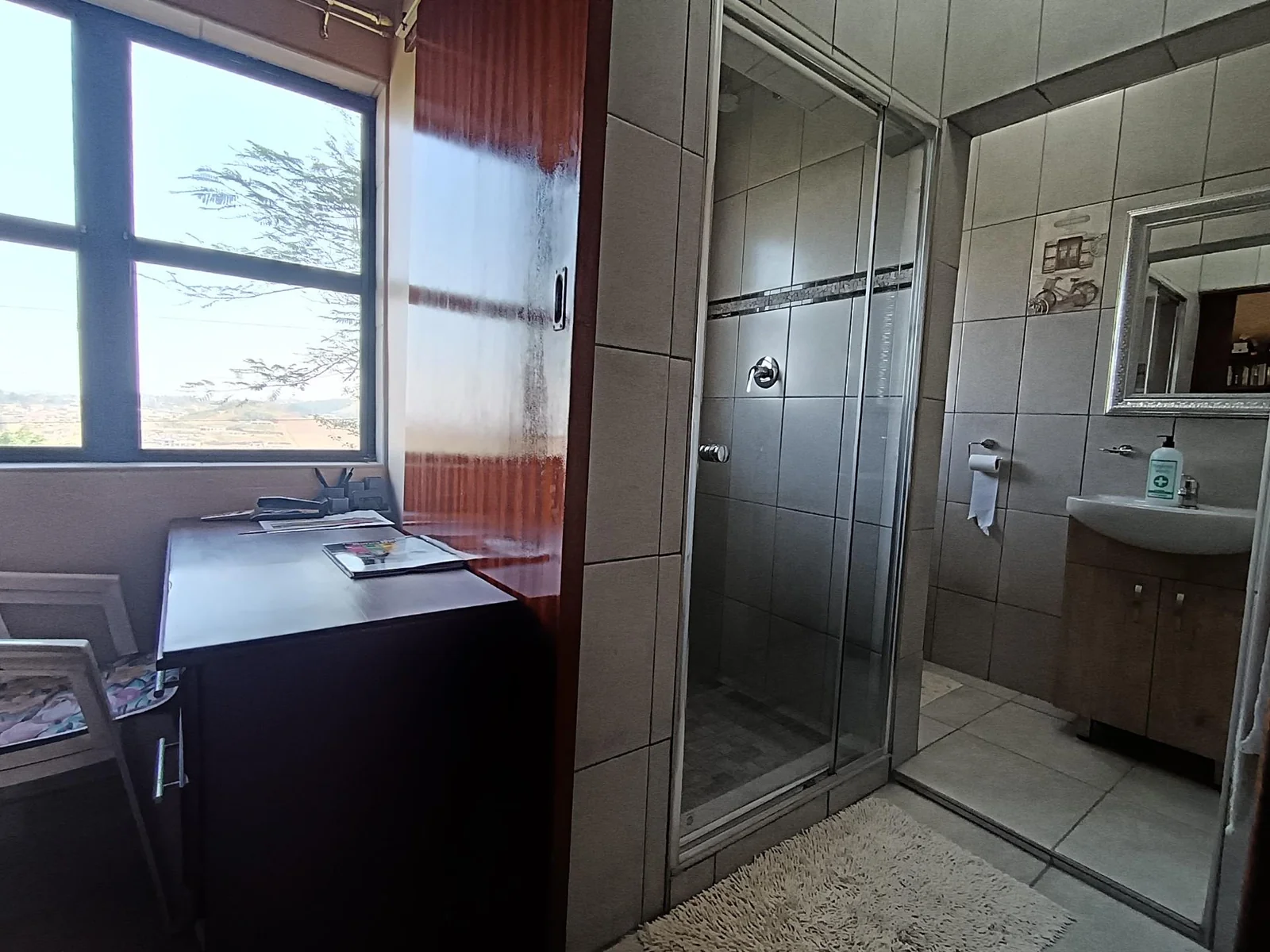 <br/>REDUCED - This spacious and airy home is perfect for larger families.