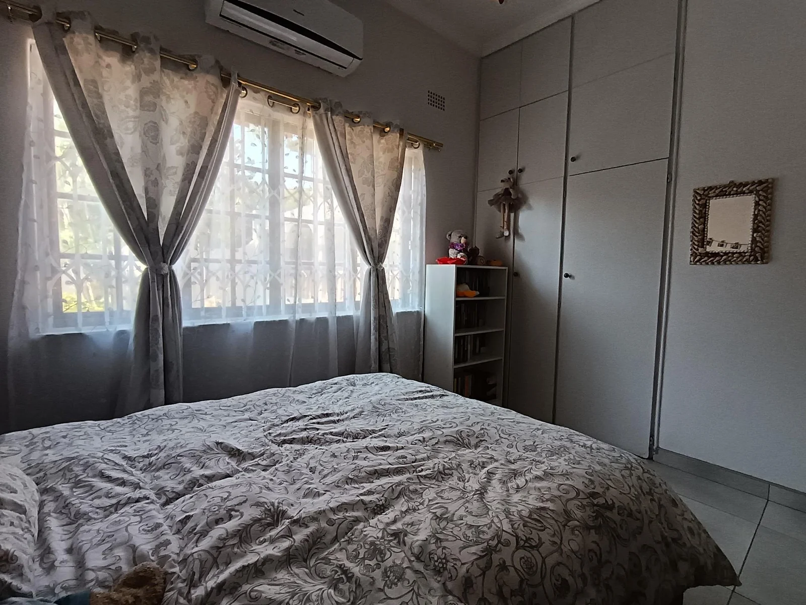 <br/>REDUCED - This spacious and airy home is perfect for larger families.