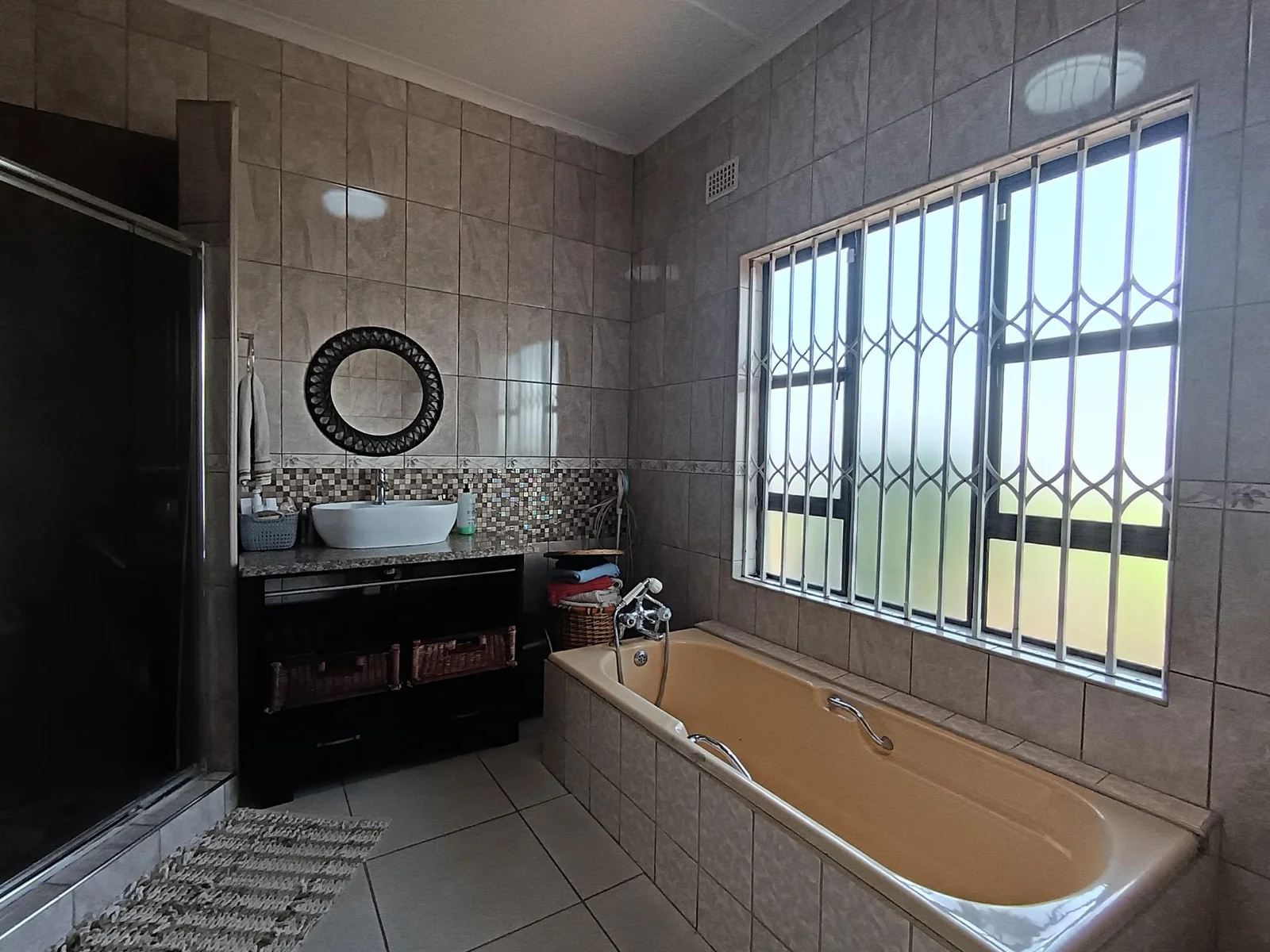 <br/>REDUCED - This spacious and airy home is perfect for larger families.