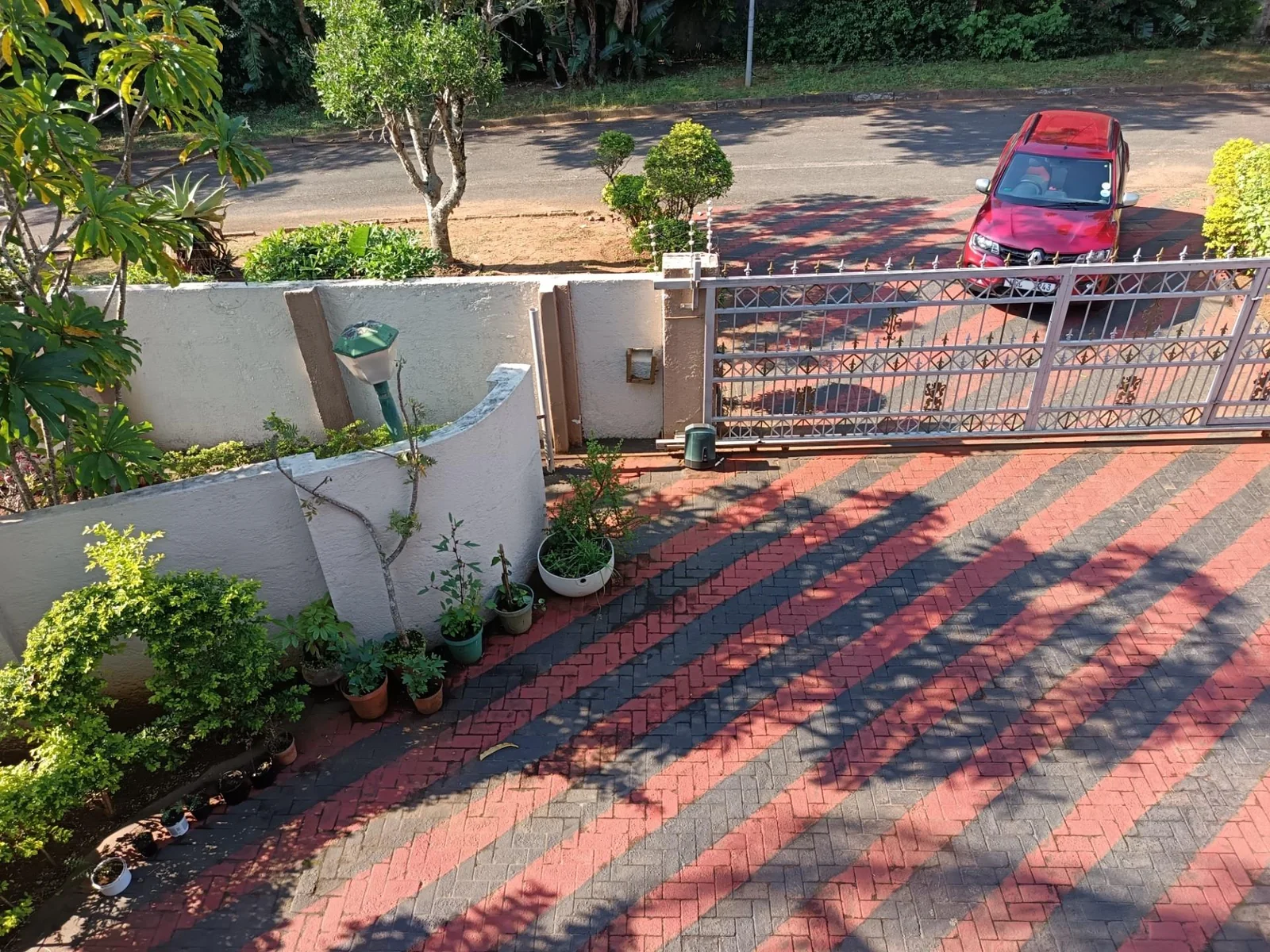 <br/>REDUCED - This spacious and airy home is perfect for larger families.