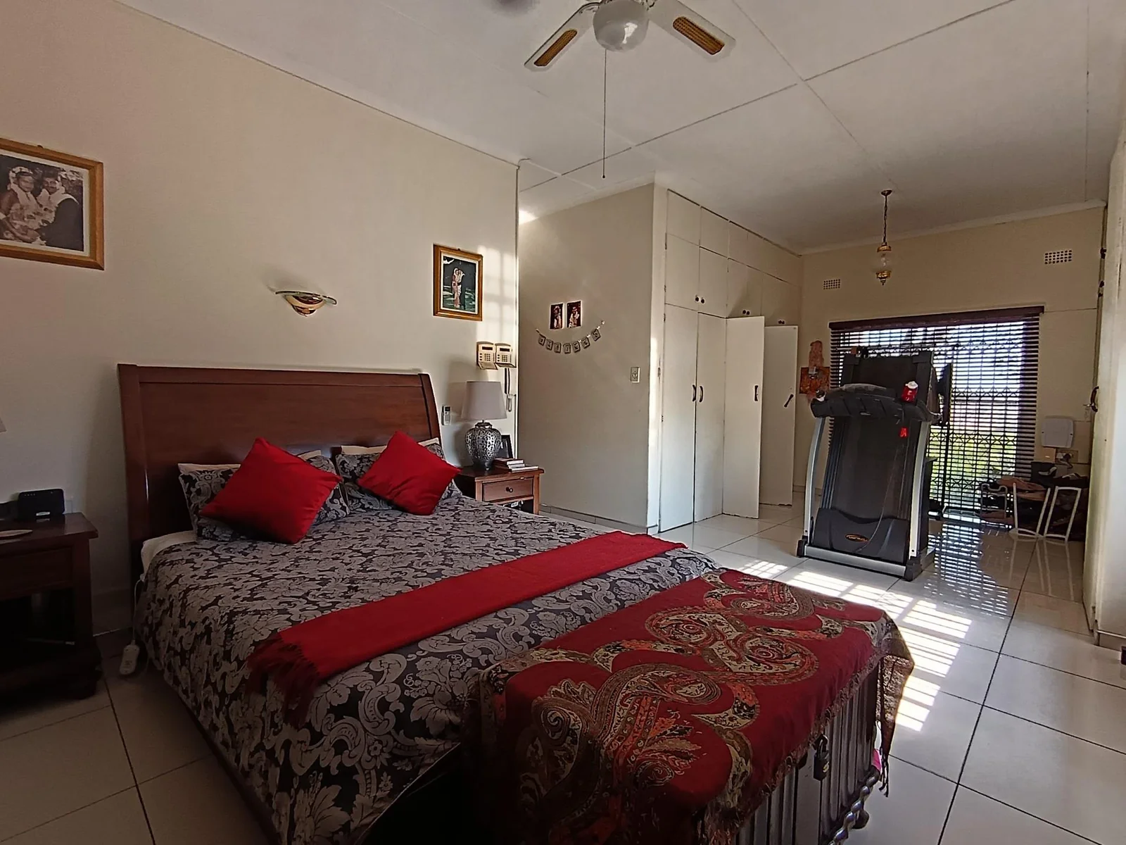 <br/>REDUCED - This spacious and airy home is perfect for larger families.