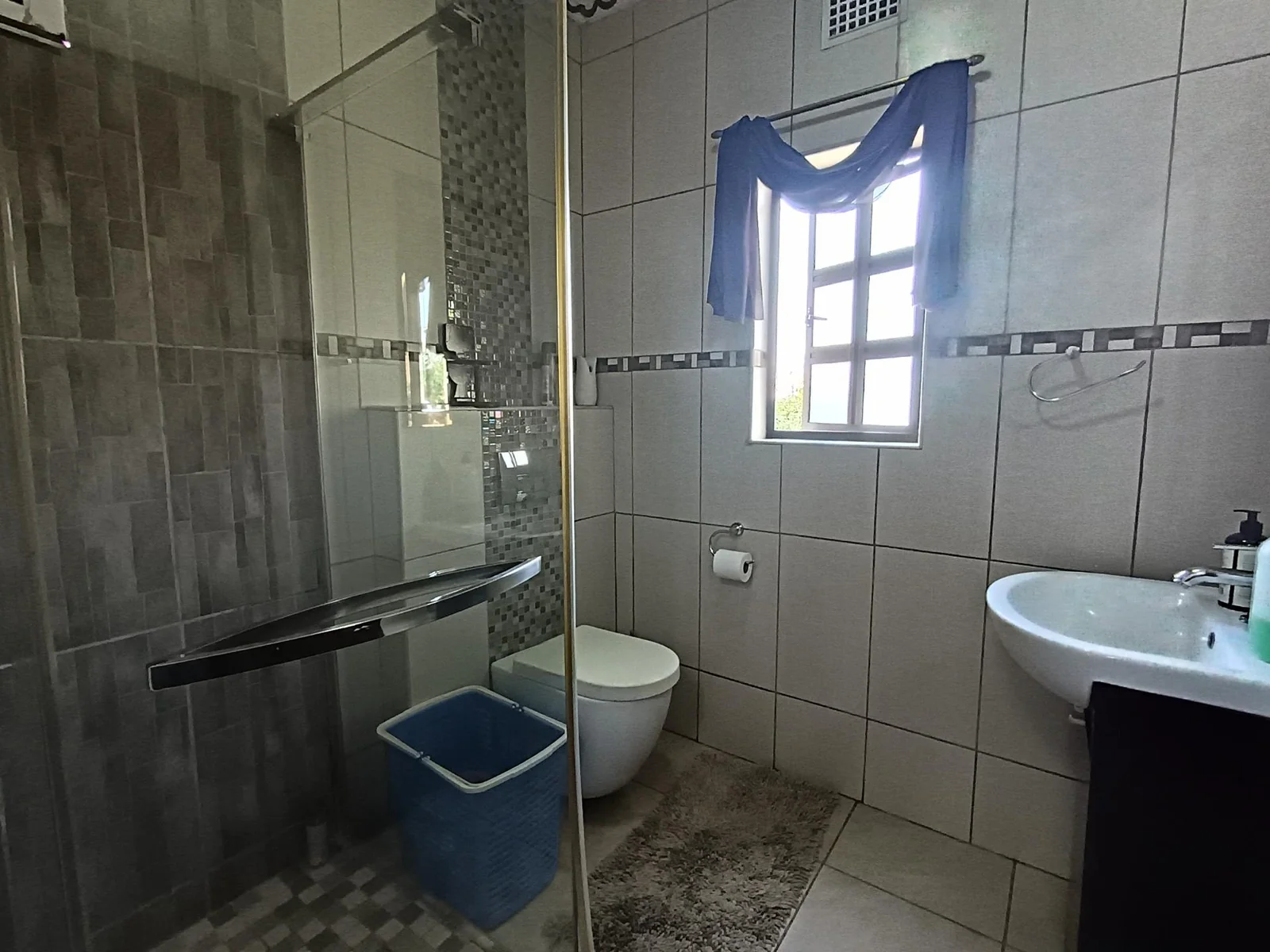 <br/>REDUCED - This spacious and airy home is perfect for larger families.