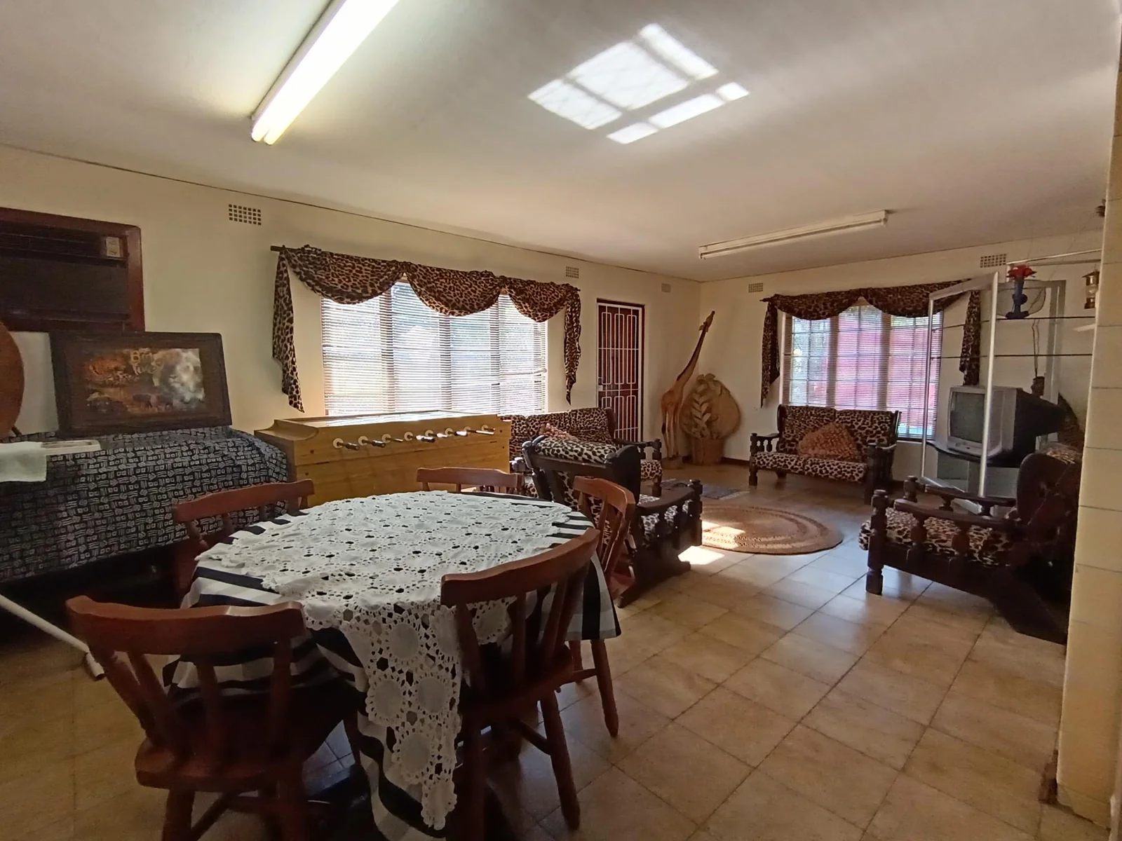 <br/>REDUCED - This spacious and airy home is perfect for larger families.