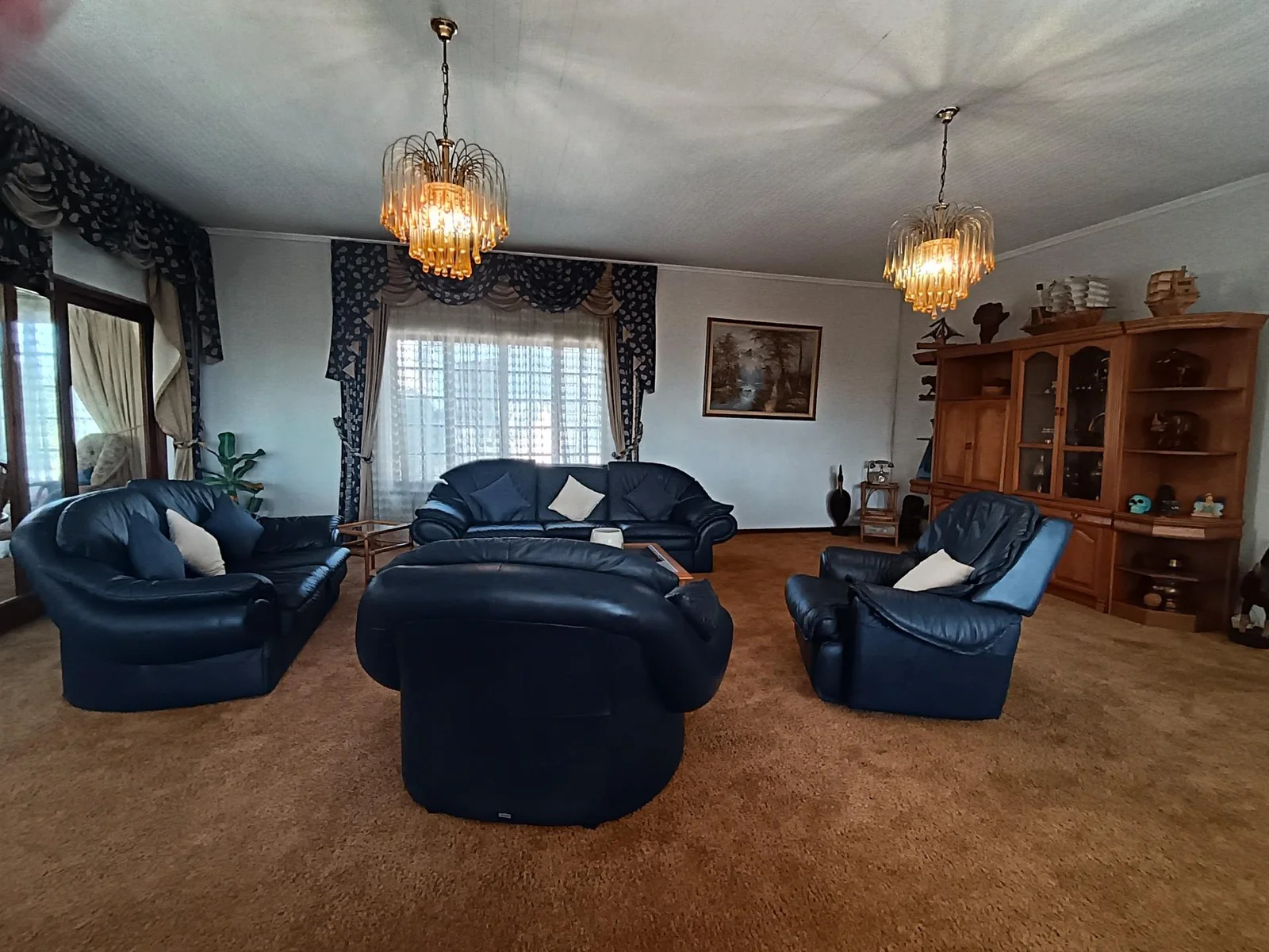 <br/>REDUCED - This spacious and airy home is perfect for larger families.