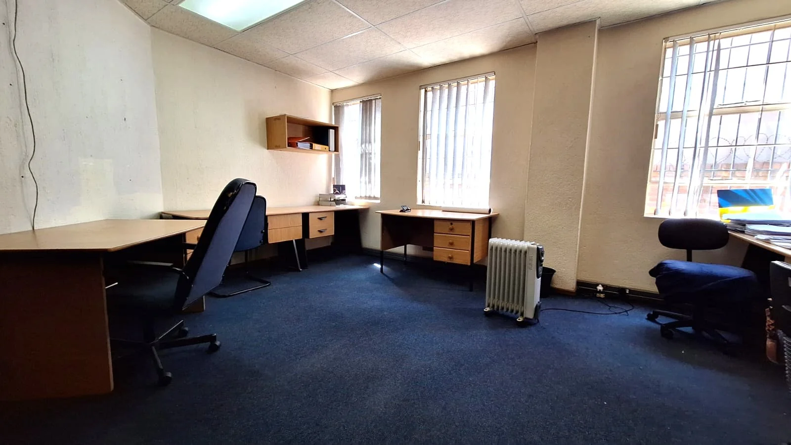 Light Industrial / Commercial Building to Rent