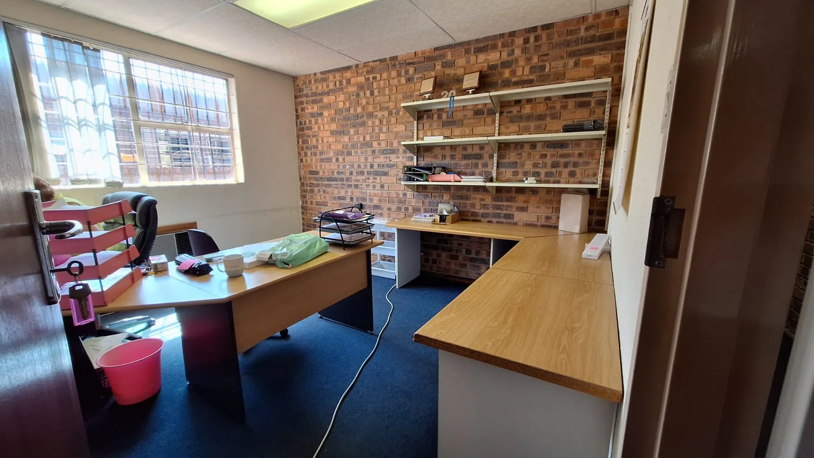 Light Industrial / Commercial Building to Rent