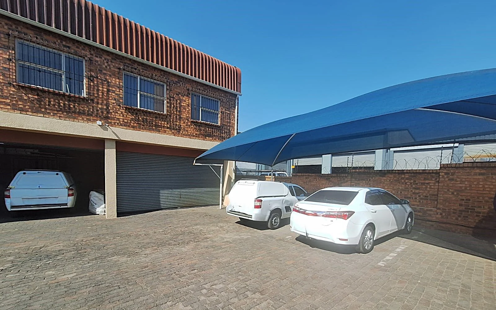 Light Industrial / Commercial Building to Rent