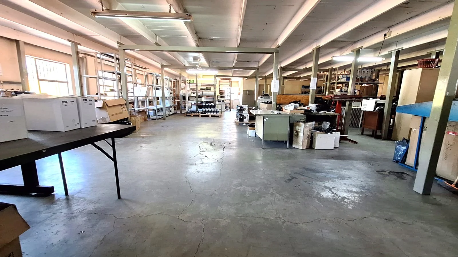 Light Industrial / Commercial Building to Rent