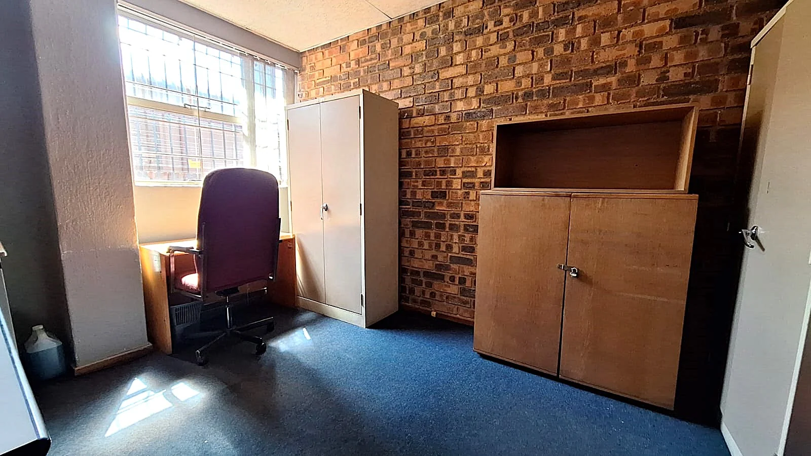 Light Industrial / Commercial Building to Rent