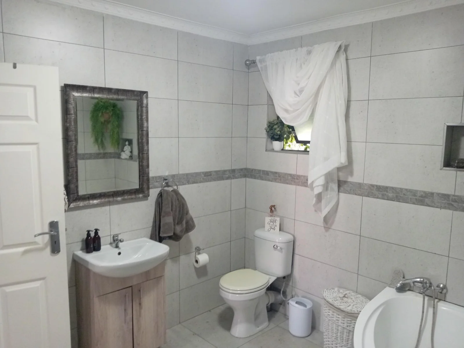 CONTEMPORARY DESIGNED TO INSPIRE