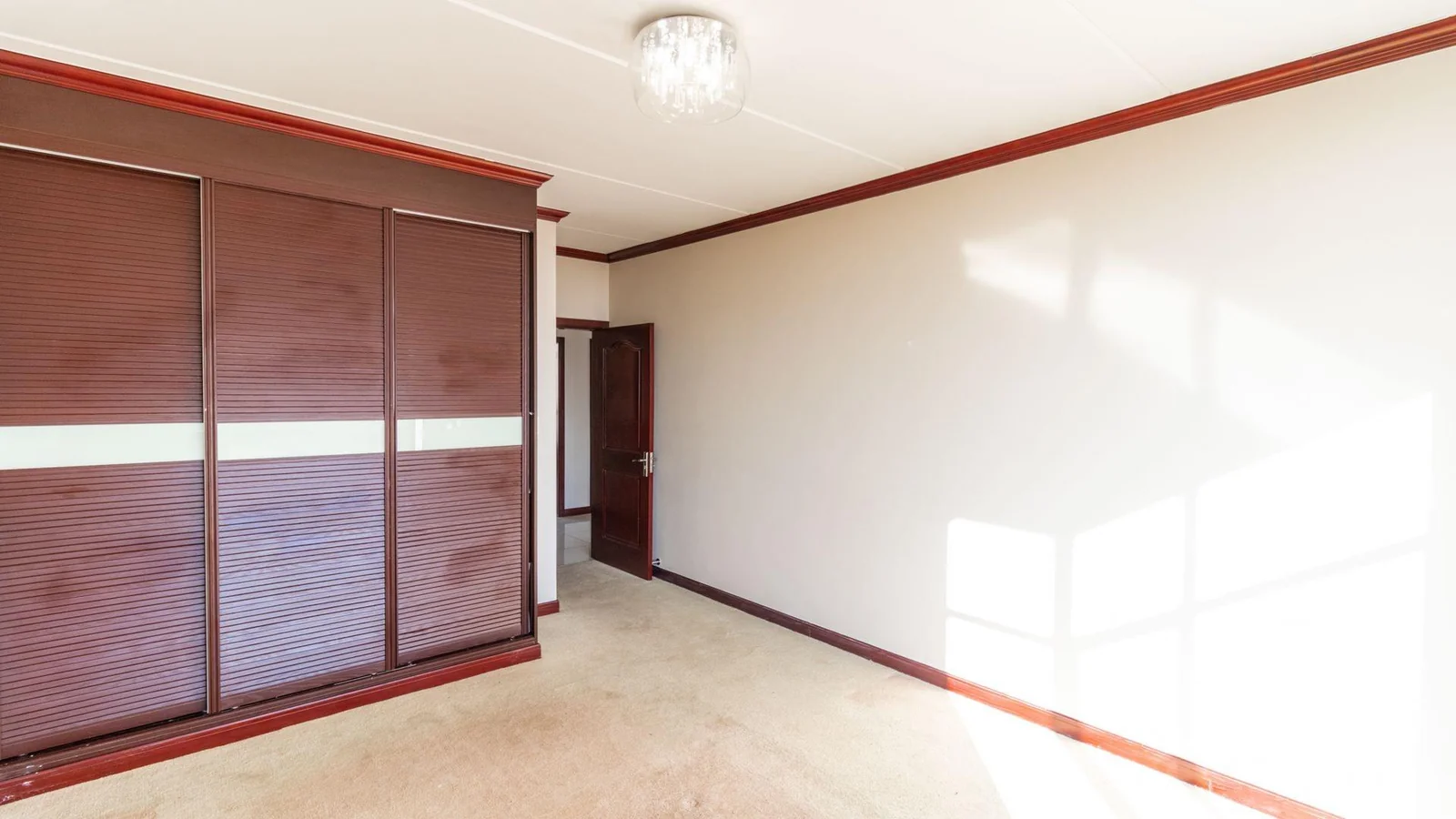 Luxurious  and Spacious  Three beds Two baths  Apartmentfir Sale