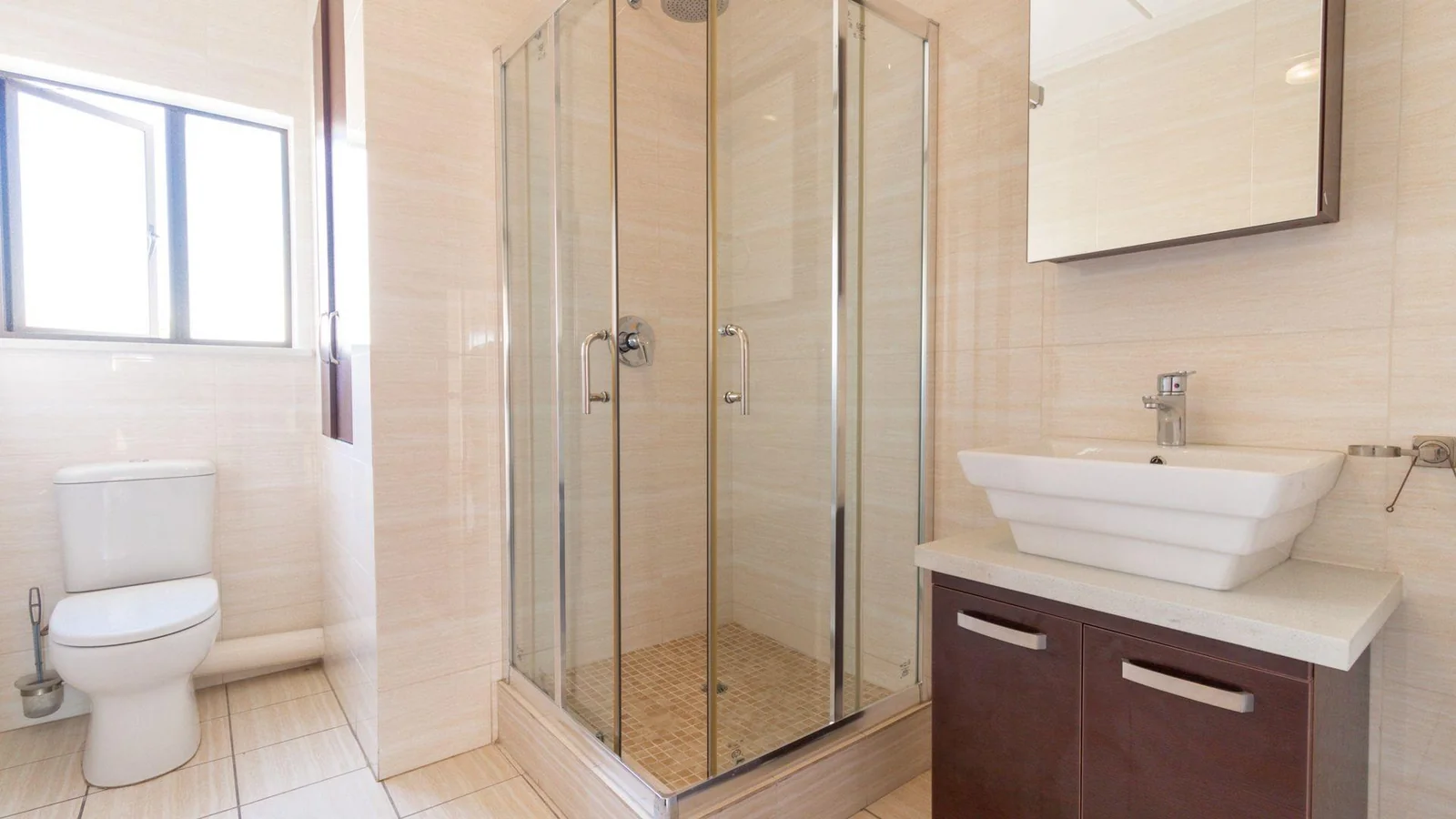 Luxurious  and Spacious  Three beds Two baths  Apartmentfir Sale