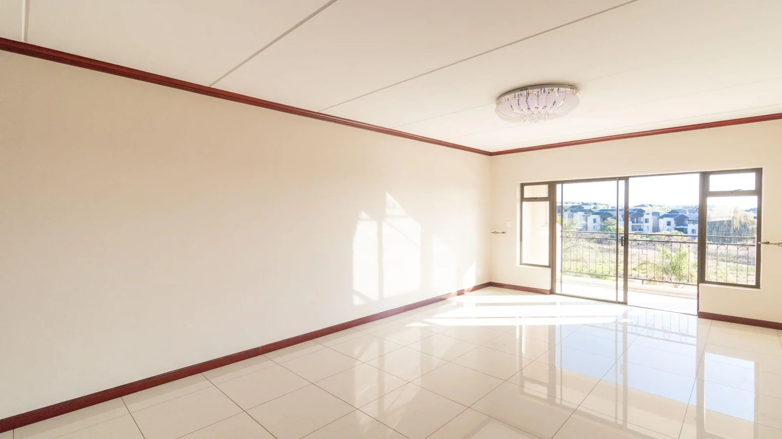 Luxurious  and Spacious  Three beds Two baths  Apartmentfir Sale