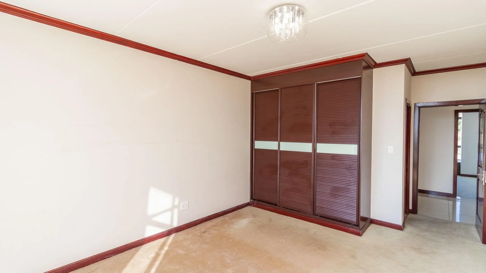 Luxurious  and Spacious  Three beds Two baths  Apartmentfir Sale