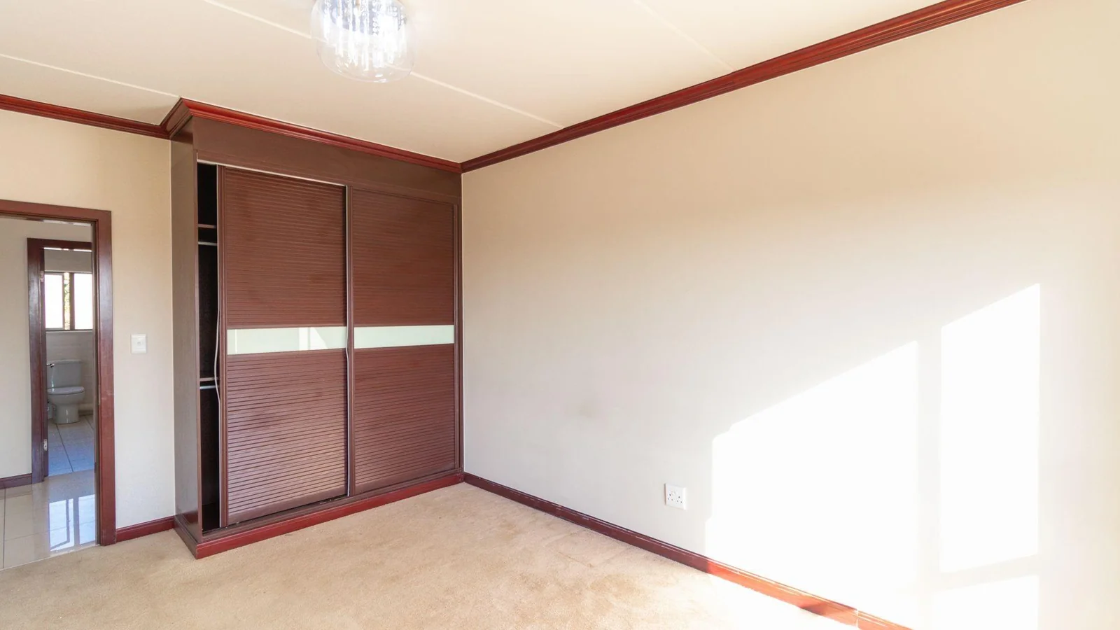 Luxurious  and Spacious  Three beds Two baths  Apartmentfir Sale