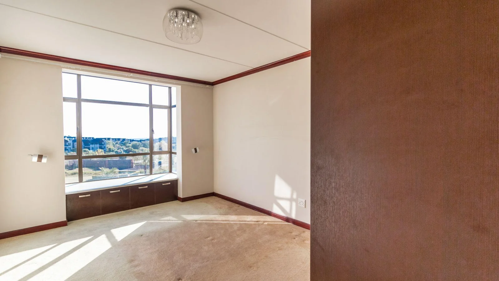 Luxurious  and Spacious  Three beds Two baths  Apartmentfir Sale