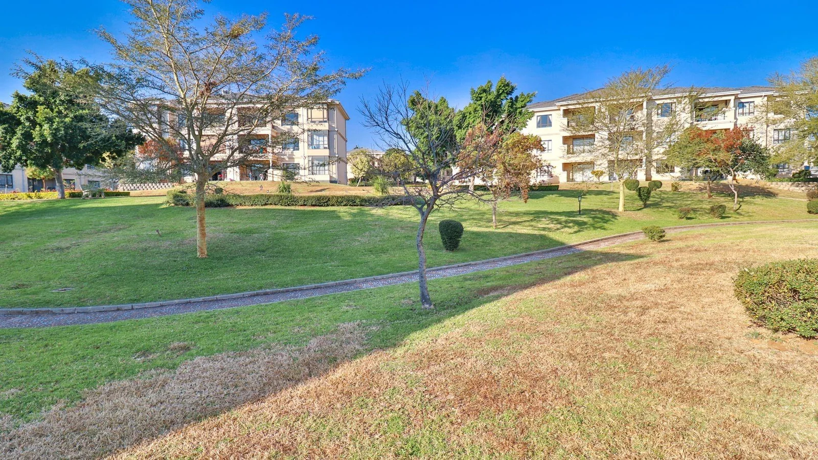 Luxurious  and Spacious  Three beds Two baths  Apartmentfir Sale