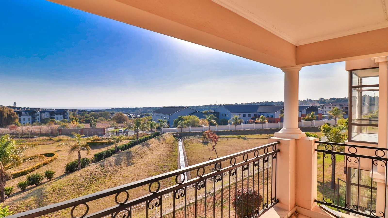 Luxurious  and Spacious  Three beds Two baths  Apartmentfir Sale