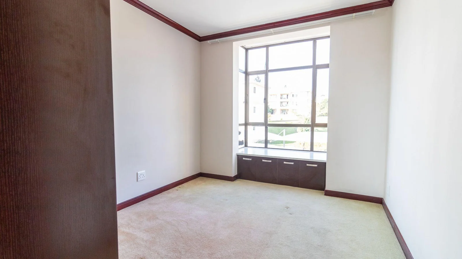 Luxurious  and Spacious  Three beds Two baths  Apartmentfir Sale