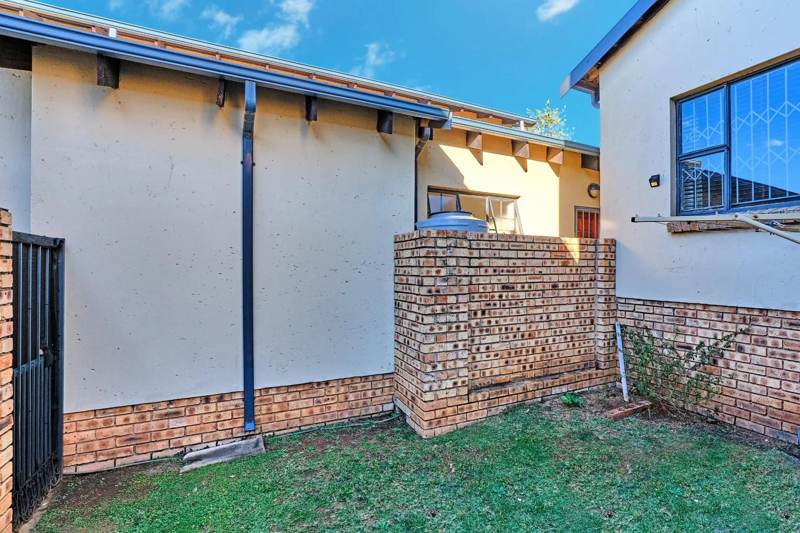 Spacious 3-Bedroom Townhouse for Sale in Bohemia, Amarosa