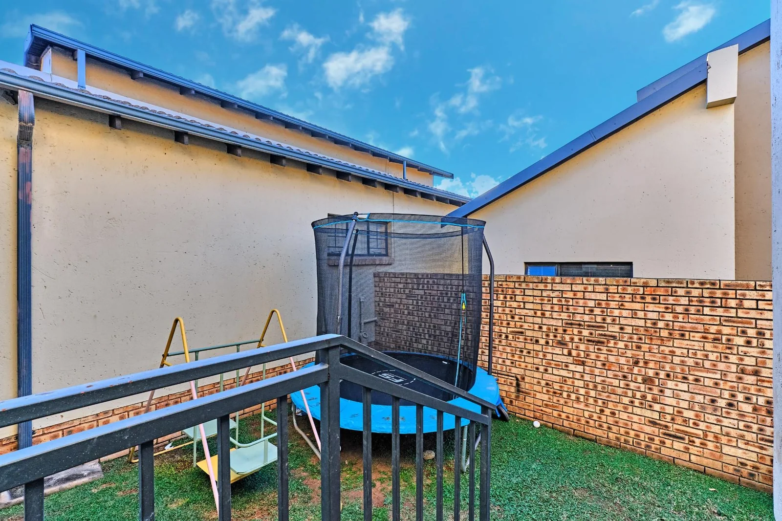 Spacious 3-Bedroom Townhouse for Sale in Bohemia, Amarosa