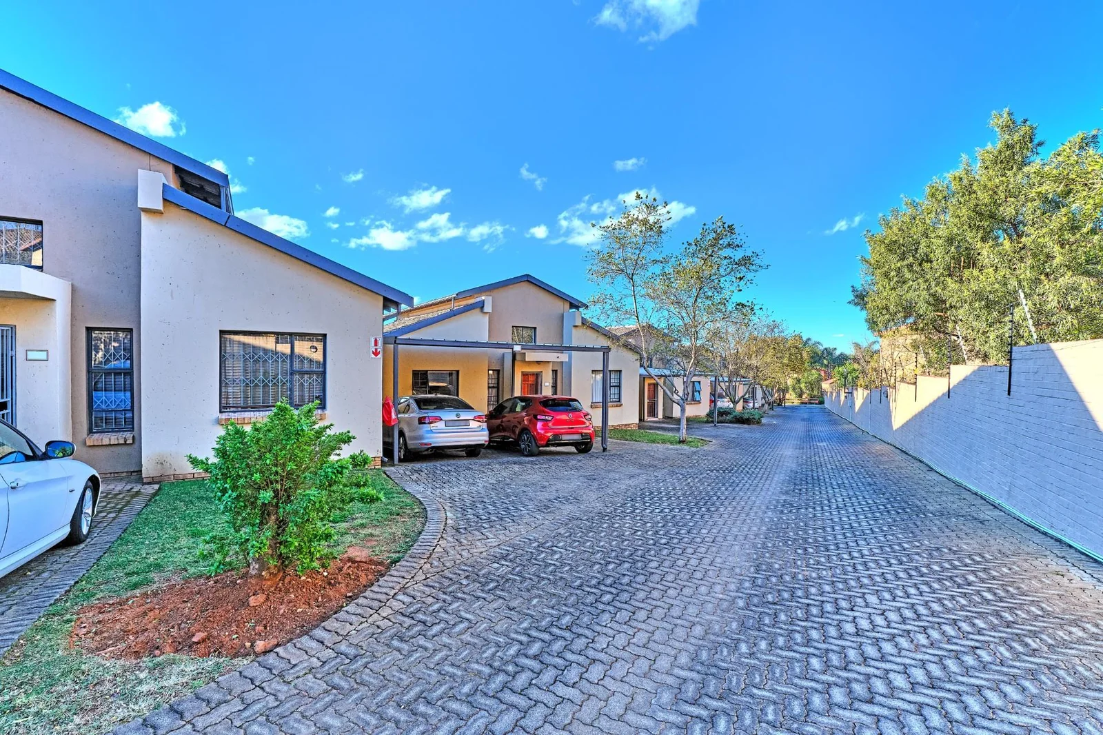 Spacious 3-Bedroom Townhouse for Sale in Bohemia, Amarosa