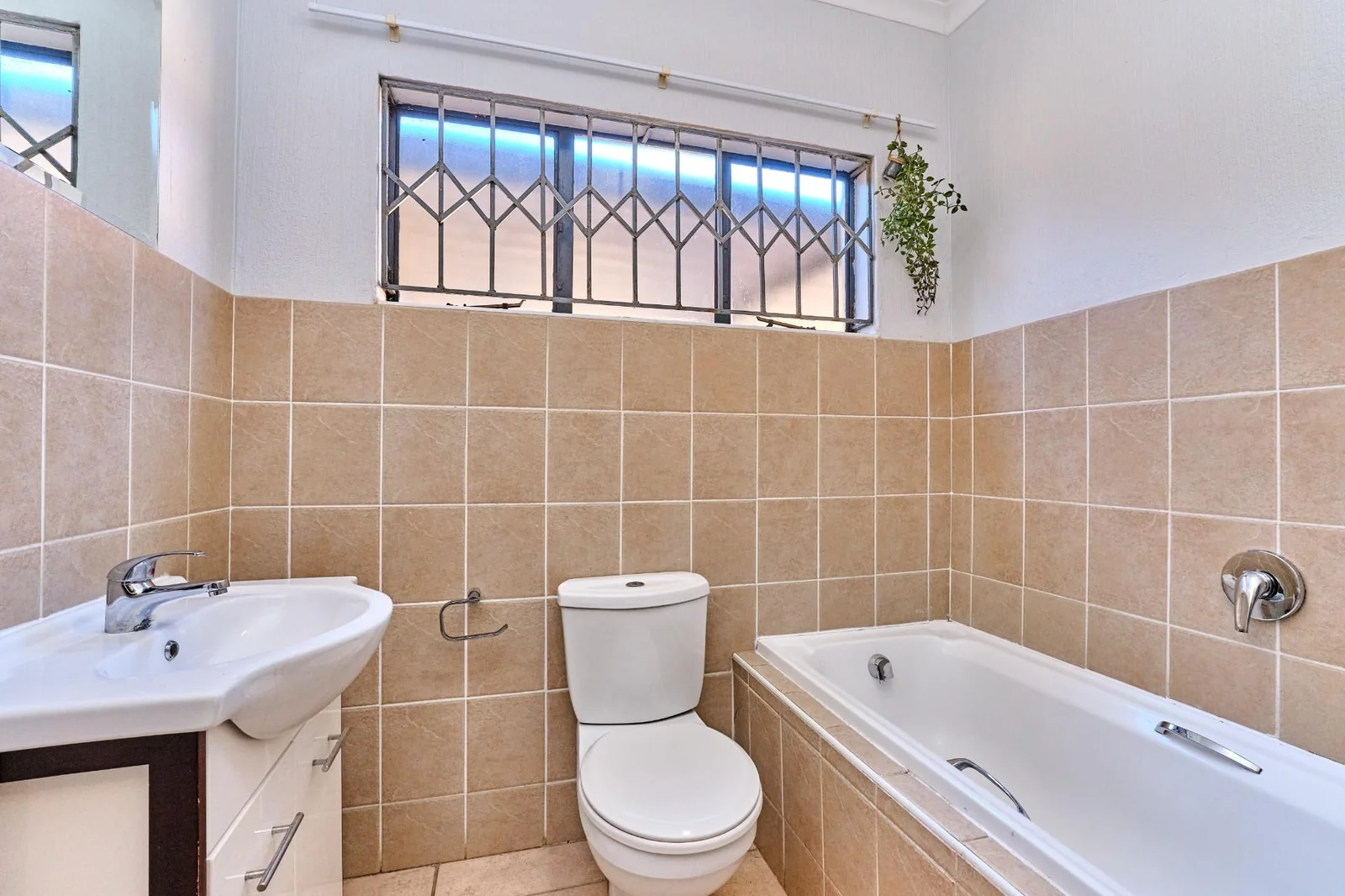 Spacious 3-Bedroom Townhouse for Sale in Bohemia, Amarosa