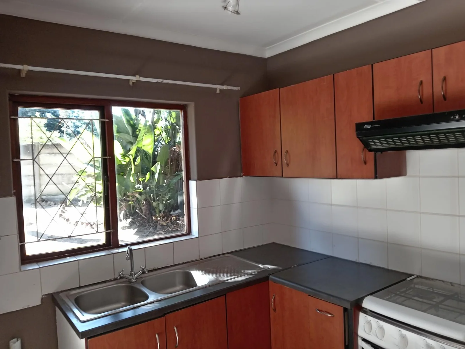 LOVELY THREE BEDROOM HOME WITH TWO BEDROOM FLAT<br/><br/>